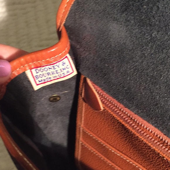 Dooney and Bourke small bag - Picture 3 of 5